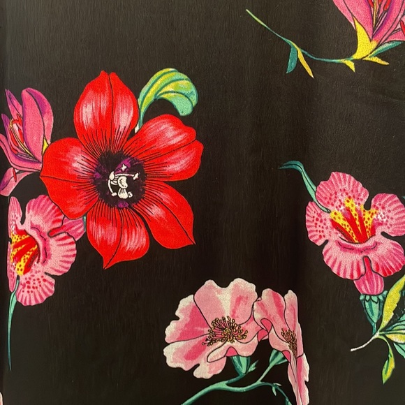 Ann Taylor Light weight floral poppy blouse Black with red pink flowers - Picture 3 of 6